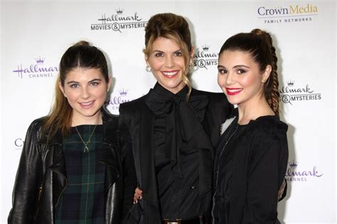 6 512 photos et images de Lori Loughlin Images